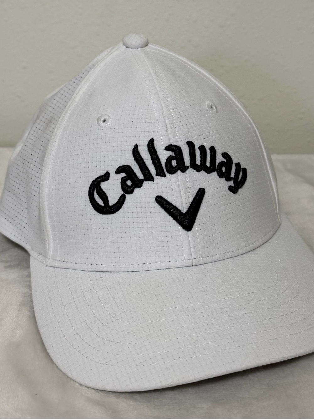 Callaway White and Black Golf Cap with Embroidered Logo